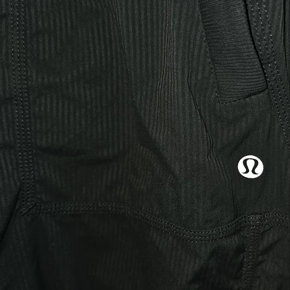 Lululemon Dance Studio Mid‎ Rise Cropped Pants-Size 4-Black - Picture 3 of 4